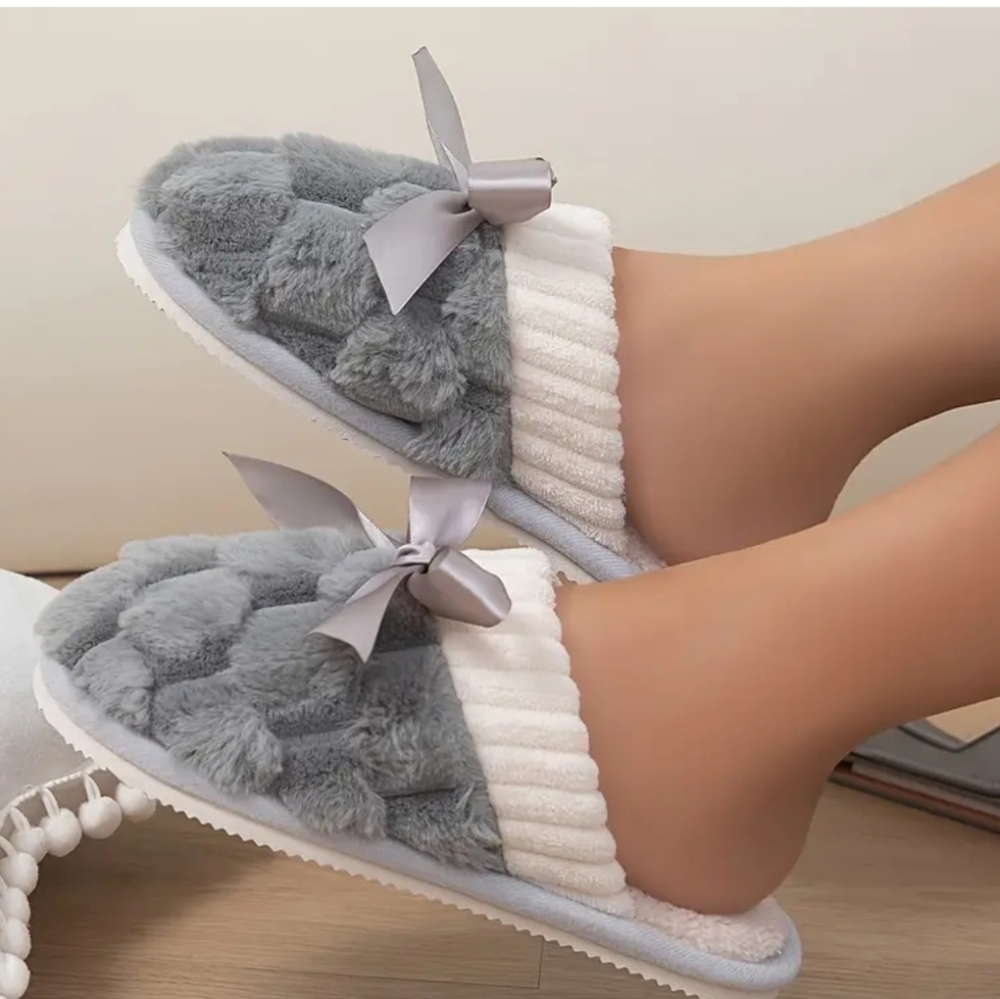Cozy Gray Faux Fur Slippers with Bow